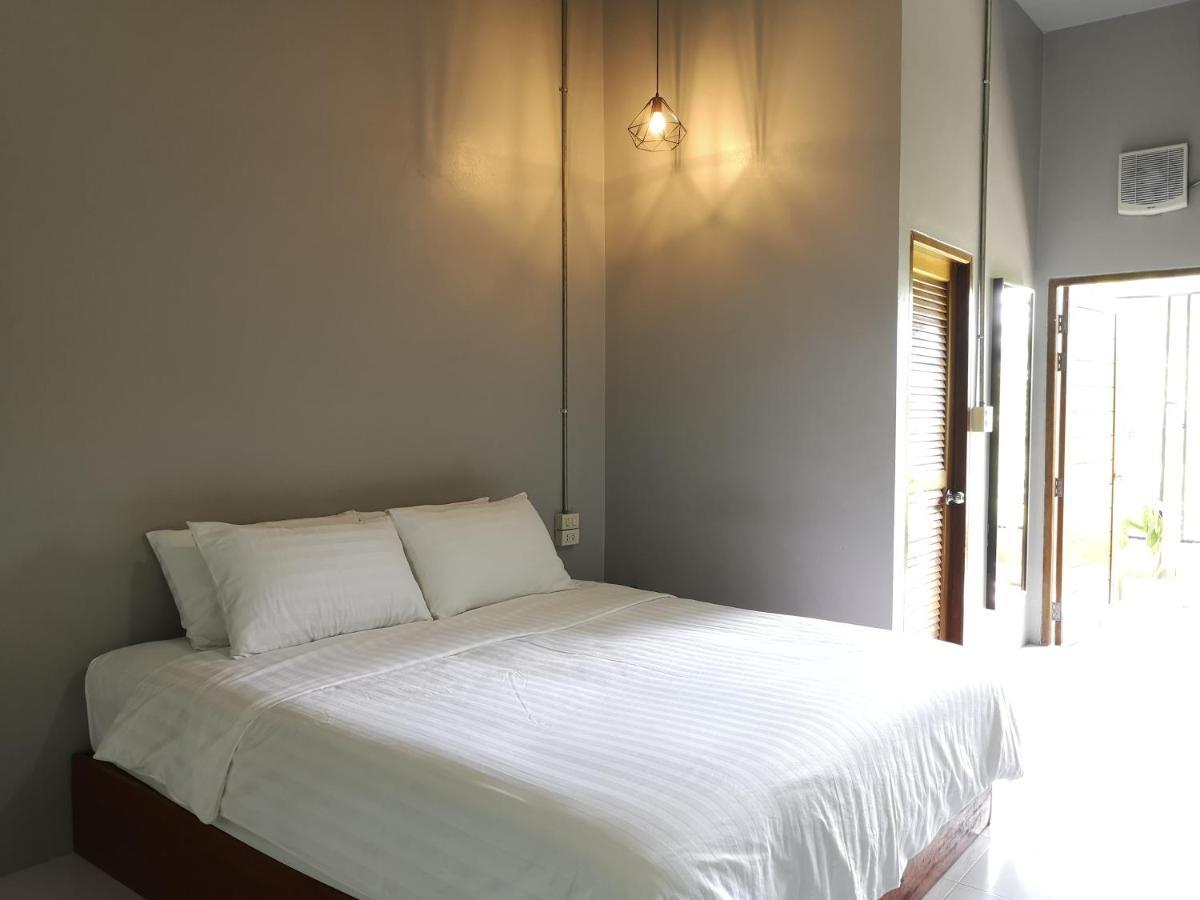 Siri Guesthouse @ Surat Thani Exterior foto