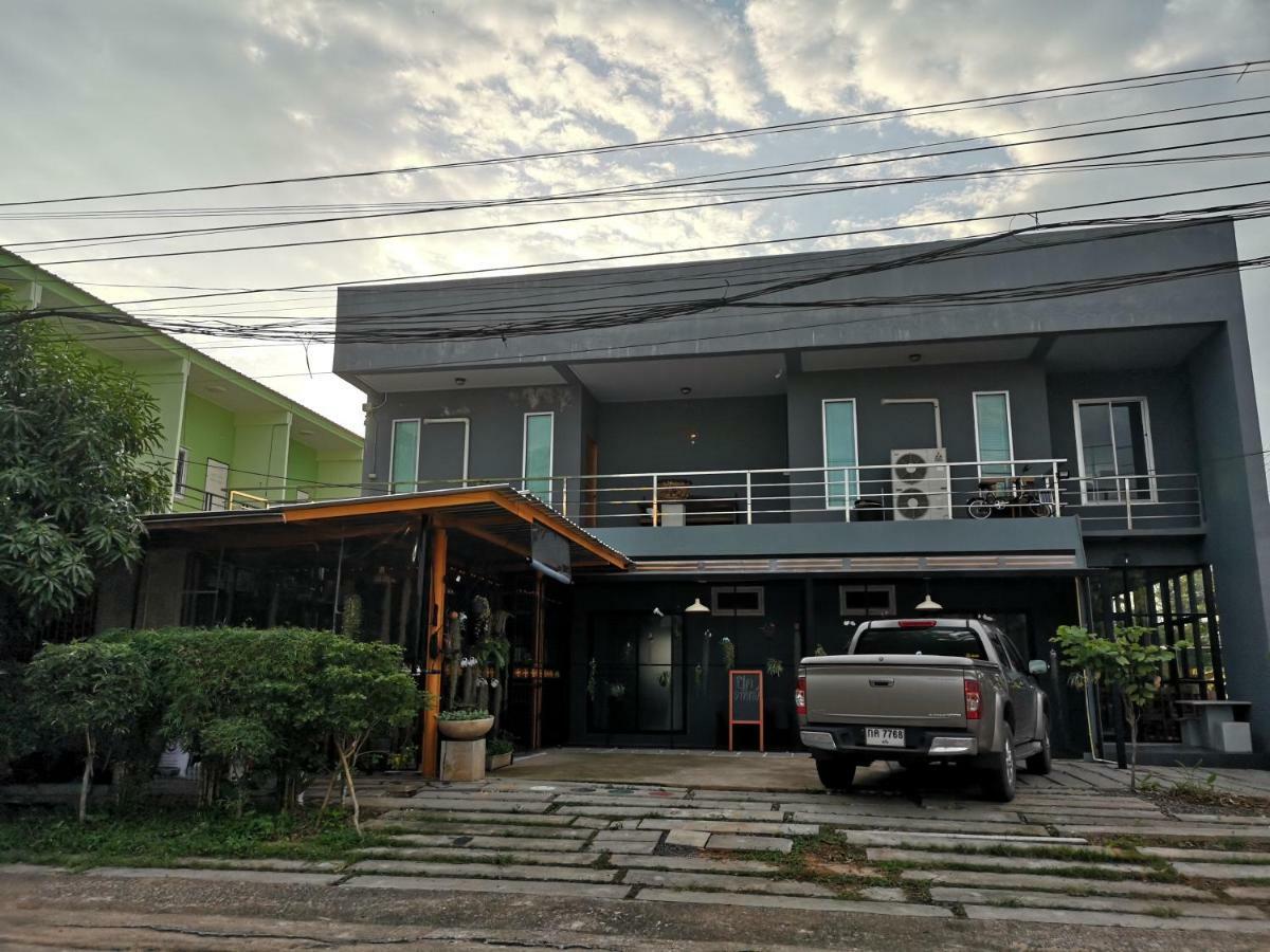 Siri Guesthouse @ Surat Thani Exterior foto
