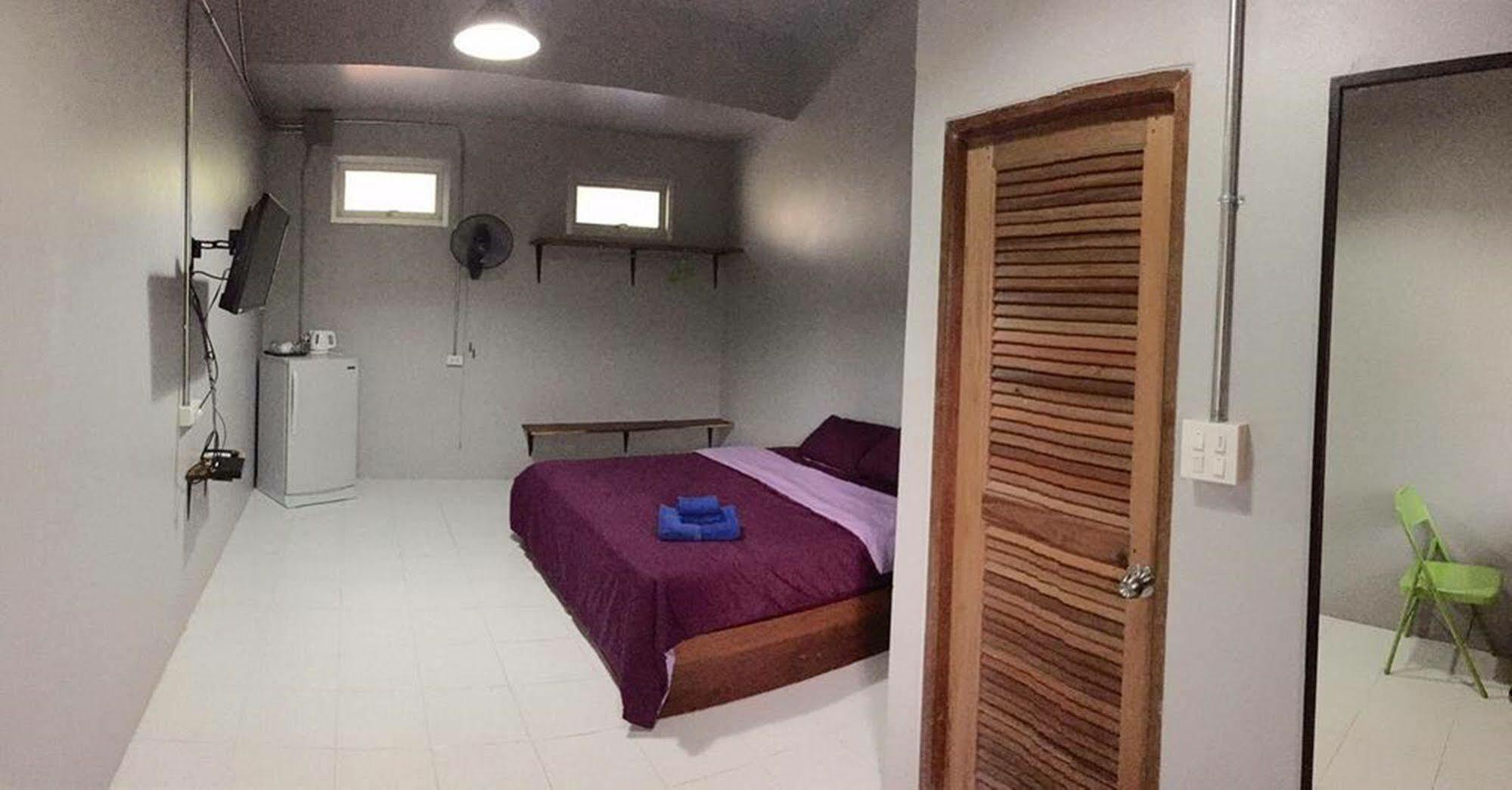 Siri Guesthouse @ Surat Thani Exterior foto